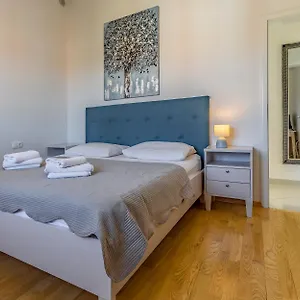 https://lotus-villas.pula-hotels.org